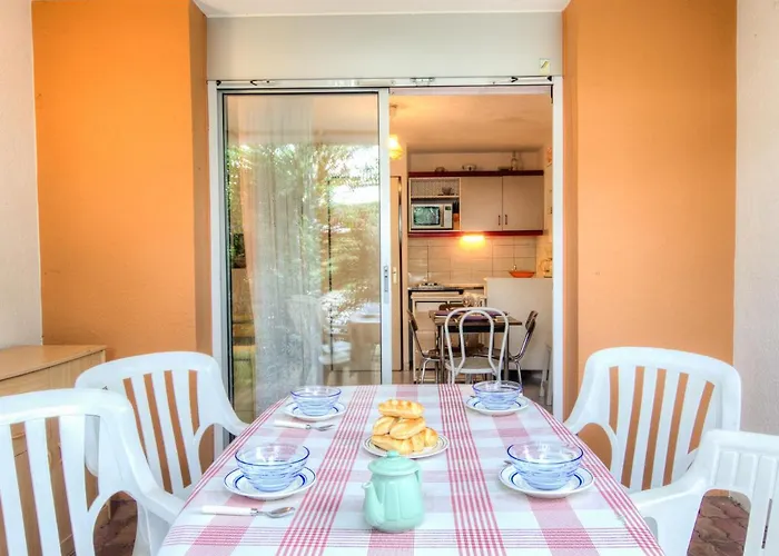 Les Cyprianes-6 By Interhome Lejlighed