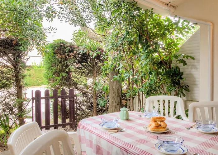 Les Cyprianes-6 By Interhome Lejlighed
