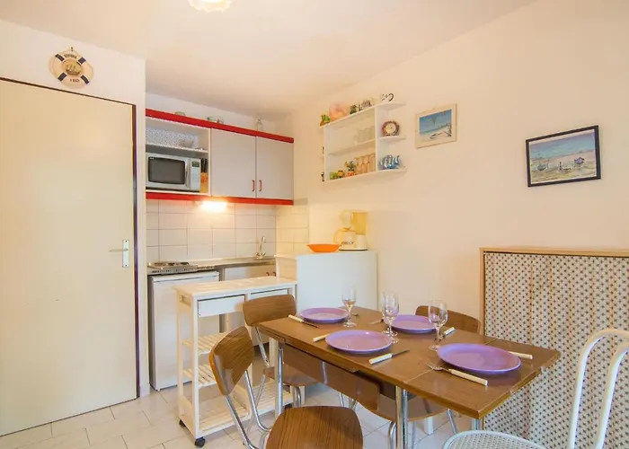 Les Cyprianes-6 By Interhome